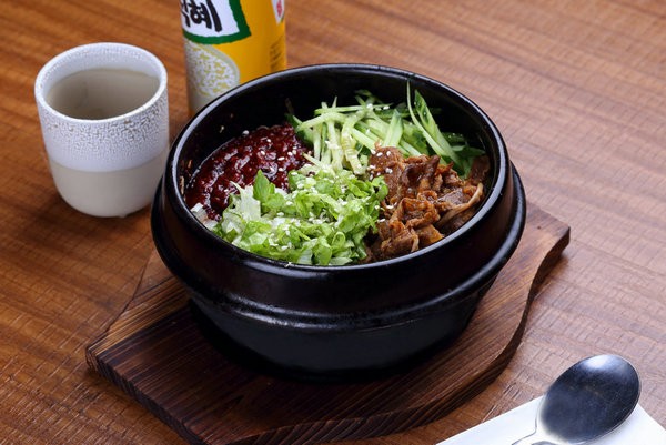 肥牛石锅拌饭